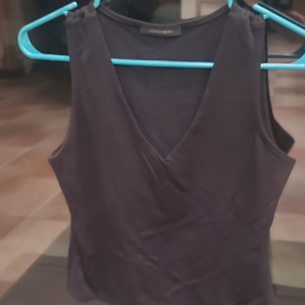Jonden Elegant Black V-Neck Tank Top